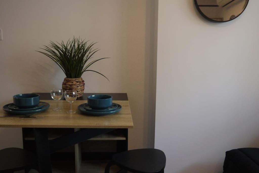 Apartamento Petit Cocon Douillet Climatise Pour 2 Pers La Crau Exterior foto